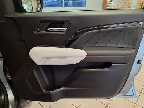 Used 2024 GMC Canyon AT4X image 12