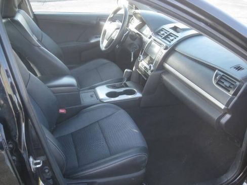 Used 2014 Toyota Camry SE FWD image 16