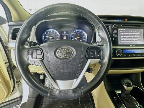 Used 2015 Toyota Highlander XLE FWD image 15
