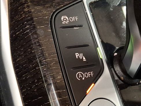 Used 2021 BMW 330i xDrive Sedan w/ Convenience Package image 20