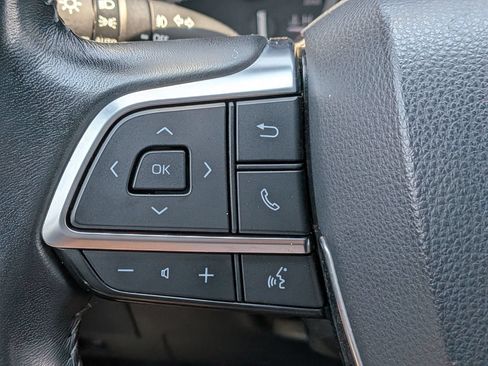 Used 2020 Toyota Highlander XLE AWD/4WD image 28