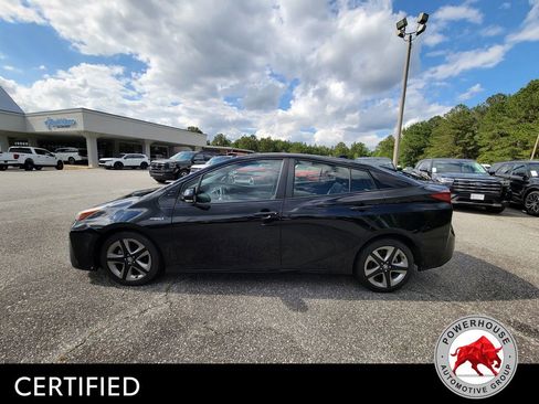 Used 2020 Toyota Prius XLE FWD image 3