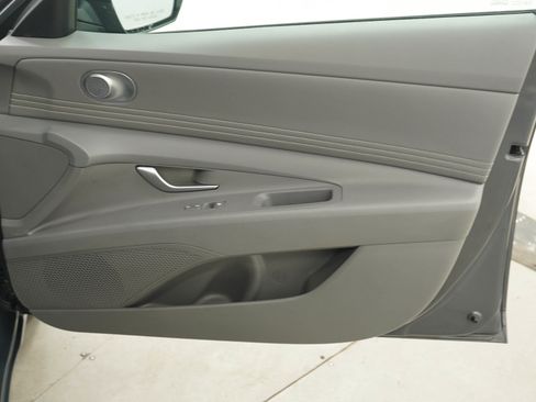 Used 2025 Hyundai Elantra SEL FWD image 9