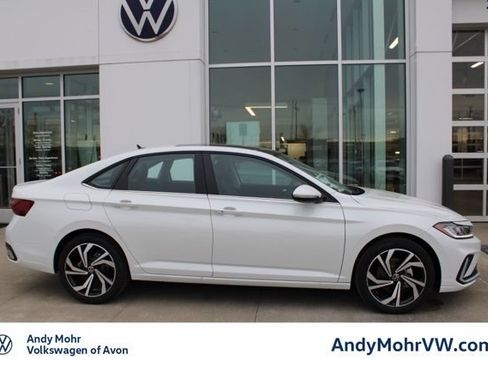 Used 2026 Volkswagen Jetta SEL FWD image 3