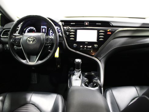 Used 2020 Toyota Camry SE w/ Protection Package (Q2) FWD image 2