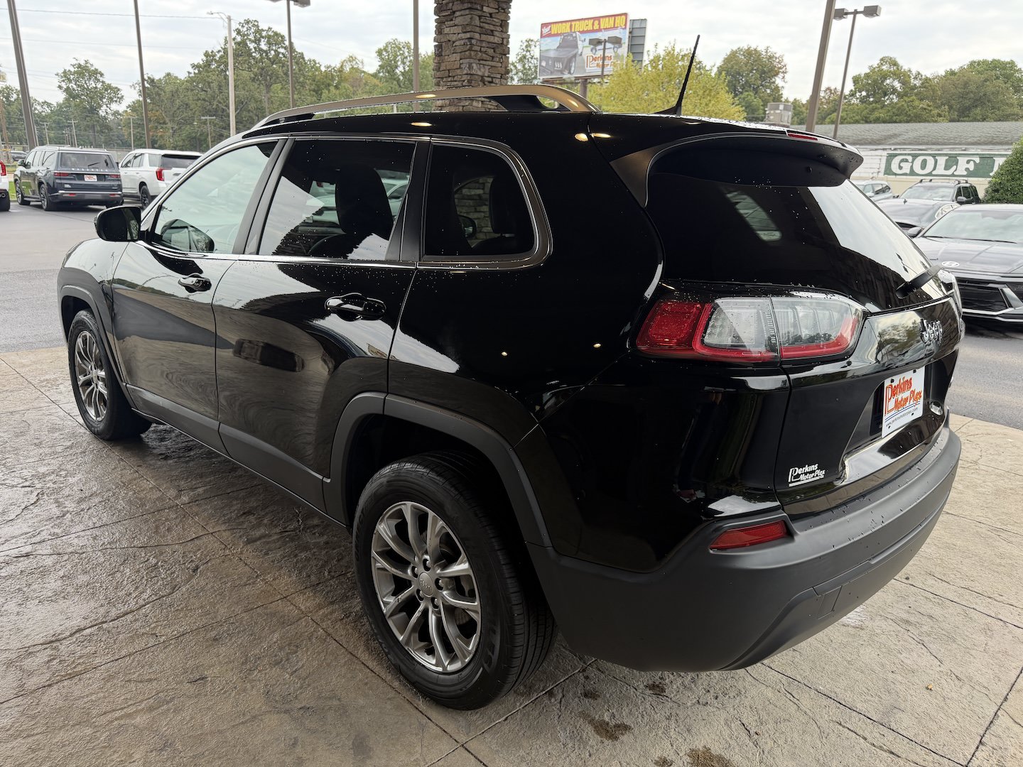 Used 2019 Jeep Cherokee Latitude Plus FWD image 9