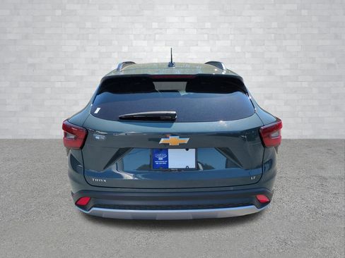 Used 2025 Chevrolet Trax LT FWD image 6