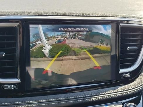 New 2026 Chrysler Pacifica Select AWD/4WD image 11