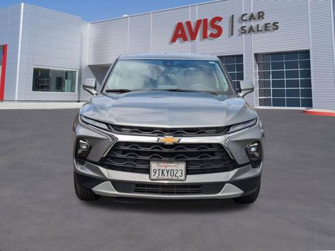 Used 2025 Chevrolet Blazer LT image 2