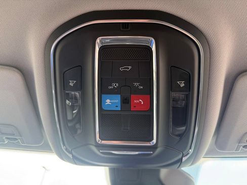 Used 2023 Jeep Grand Cherokee L Limited AWD/4WD image 33