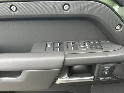 New 2026 Land Rover Defender 130 X-Dynamic SE AWD/4WD image 13