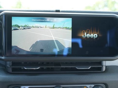 Used 2024 Jeep Gladiator Sport AWD/4WD image 27