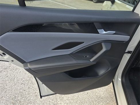 New 2026 Volkswagen Tiguan SE R-Line image 9