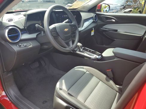 Used 2026 Chevrolet Trax LT image 19