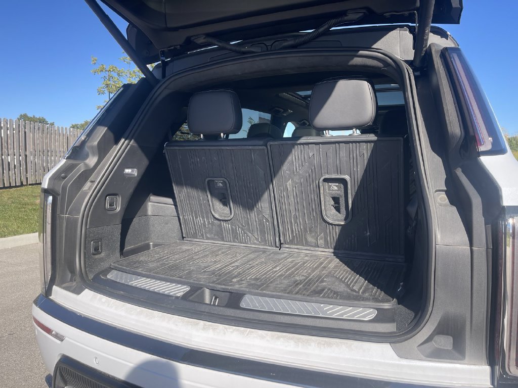 Certified 2026 Cadillac Vistiq Platinum w/ LPO, Floor Liner Package AWD/4WD image 6