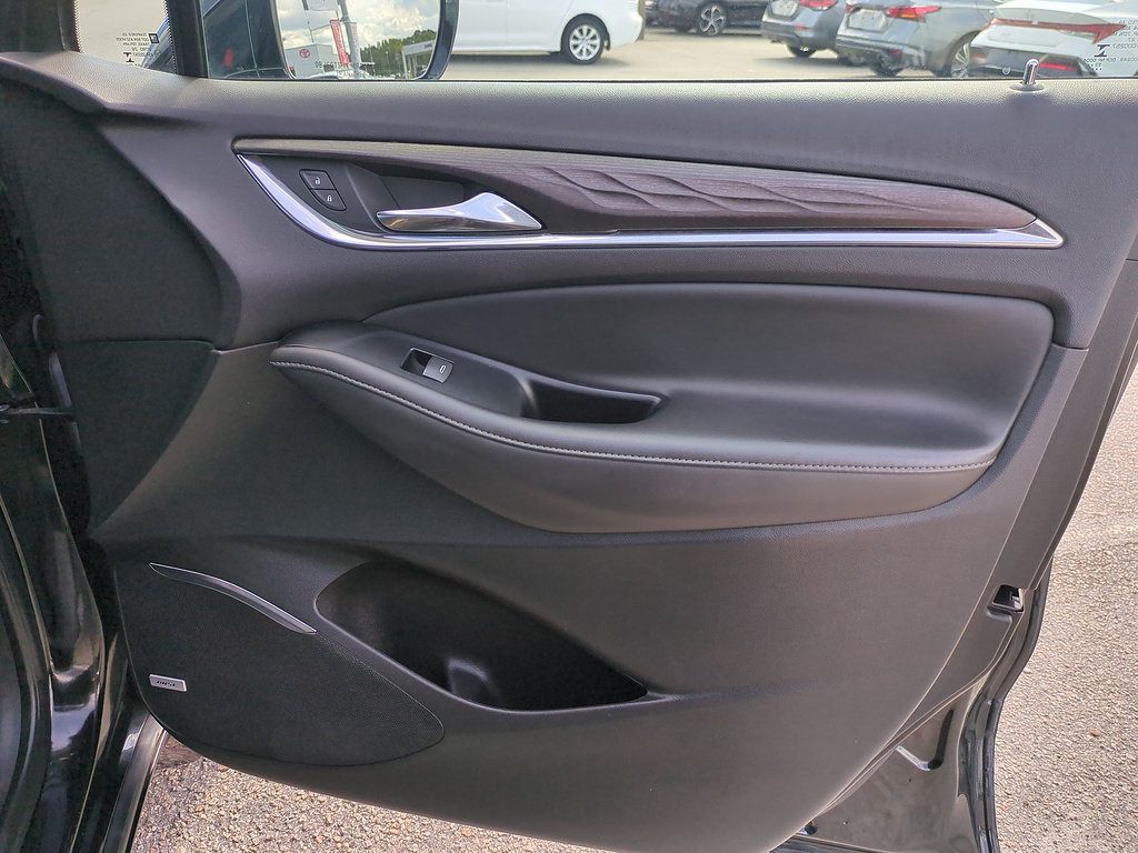 Used 2023 Buick Enclave Avenir w/ Avenir Technology Package AWD/4WD image 34