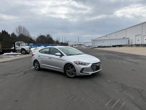 Used 2017 Hyundai Elantra SE w/ SE A/T Tech Package 03 image 2