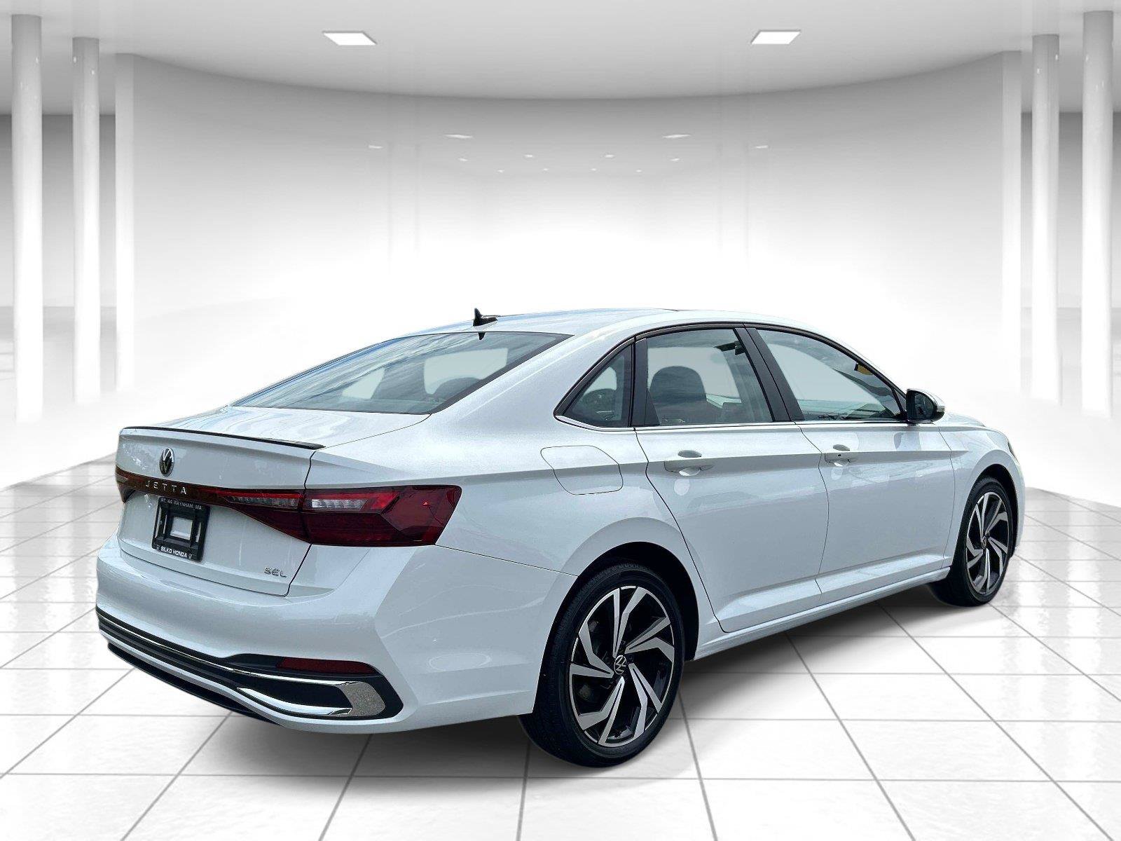 Used 2025 Volkswagen Jetta SEL FWD image 4