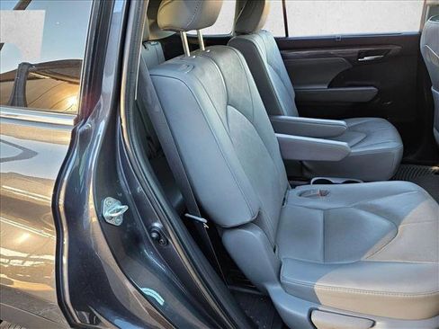 Used 2021 Toyota Highlander Platinum image 23
