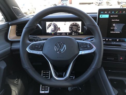 New 2026 Volkswagen Tiguan SEL R-Line image 19