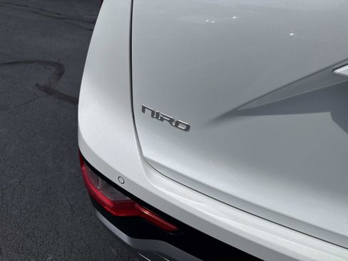 Used 2023 Kia Niro EX FWD image 5