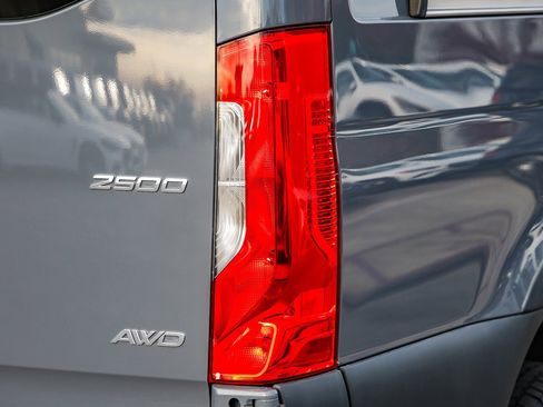 Used 2024 Mercedes-Benz Sprinter 2500 image 10