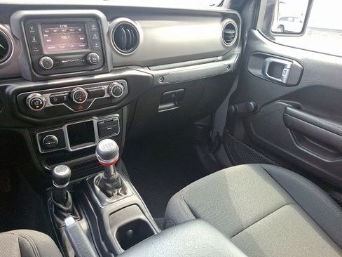 Used 2021 Jeep Gladiator Sport image 17
