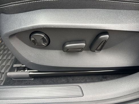 New 2026 Volkswagen Taos SEL image 10