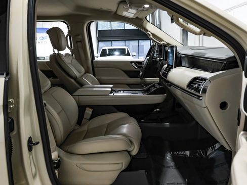 Used 2018 Lincoln Navigator Select w/ Technology Package image 34