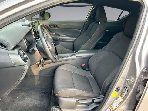 Used 2018 Toyota C-HR XLE FWD image 11