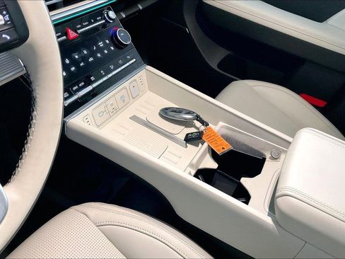 Used 2025 Hyundai Santa Fe Calligraphy image 16