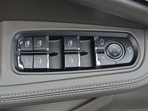 Used 2024 Porsche Macan S image 32