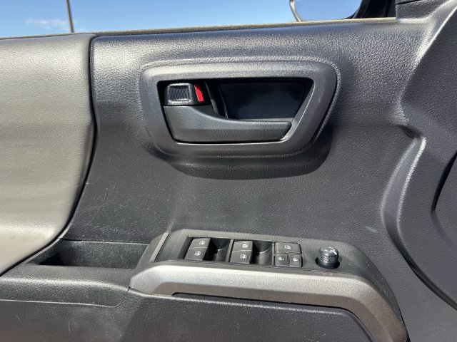 Used 2020 Toyota Tacoma SR5 RWD image 21