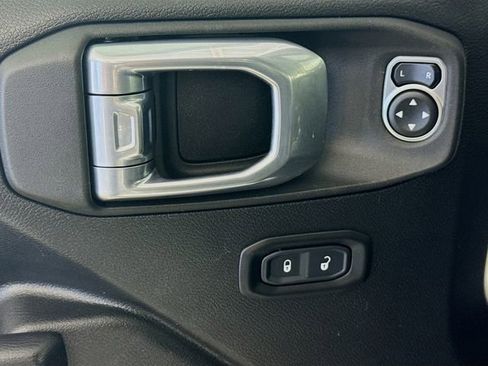 Used 2021 Jeep Wrangler Unlimited Sport AWD/4WD image 22