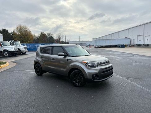 Used 2018 Kia Soul w/ Convenience Package image 2