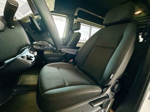 Used 2024 Mercedes-Benz Sprinter 2500 image 19