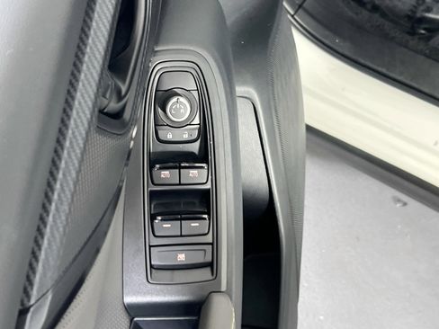 Used 2022 Subaru Crosstrek 2.5i Sport w/ Moonroof Package image 17