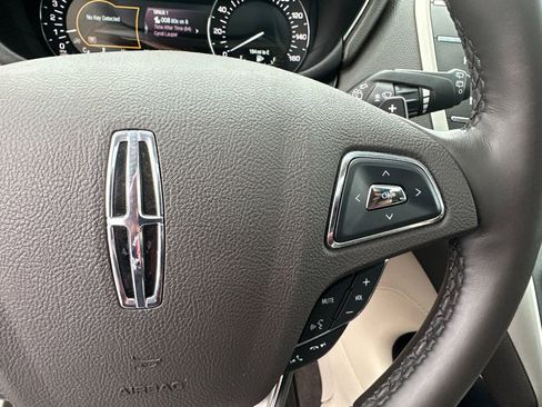 Used 2018 Lincoln MKC Select w/ Select Plus Package image 27