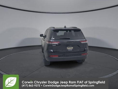 Used 2023 Jeep Grand Cherokee Altitude image 12