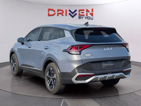 Used 2024 Kia Sportage EX image 3