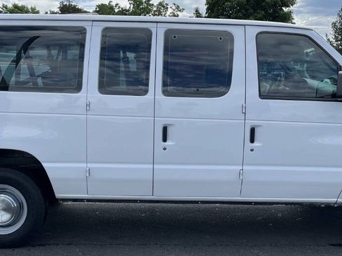 Used 2006 Ford E-350 and Econoline 350 XLT RWD image 4