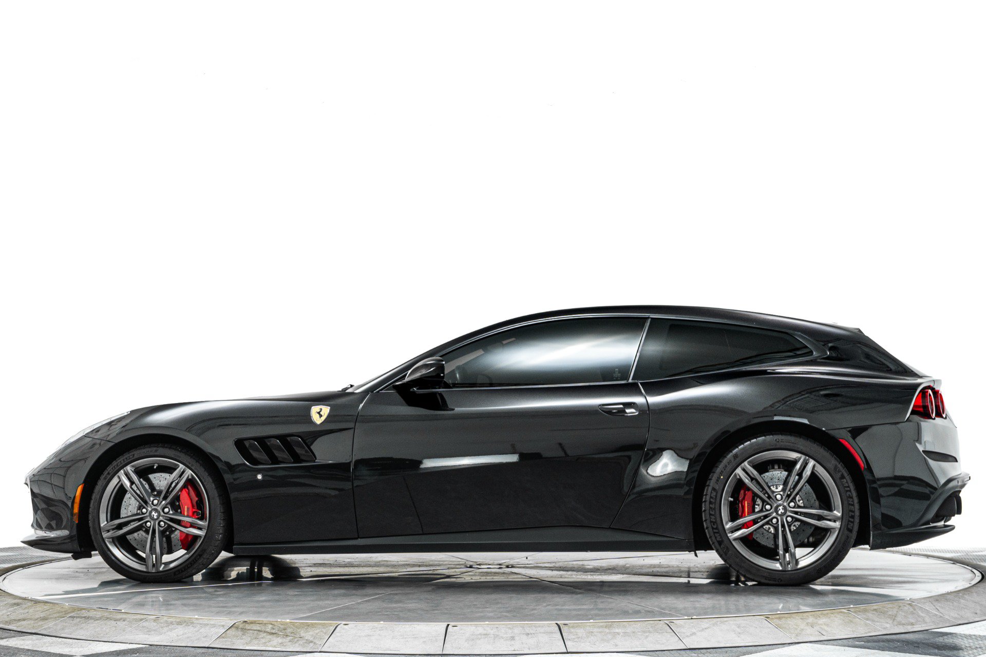Used 2019 Ferrari GTC4Lusso AWD/4WD image 6