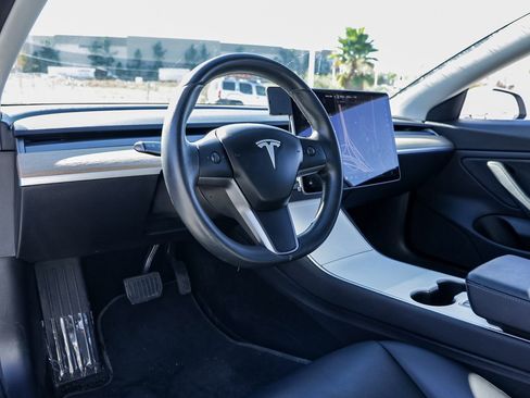 Used 2018 Tesla Model 3 Long Range image 16