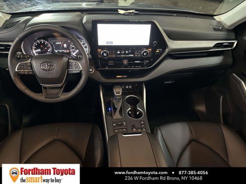 Used 2025 Toyota Highlander XLE image 19