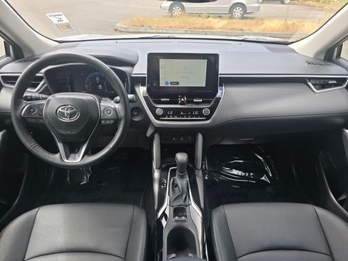 Used 2025 Toyota Corolla Cross XLE w/ Convenience Package AWD/4WD image 10