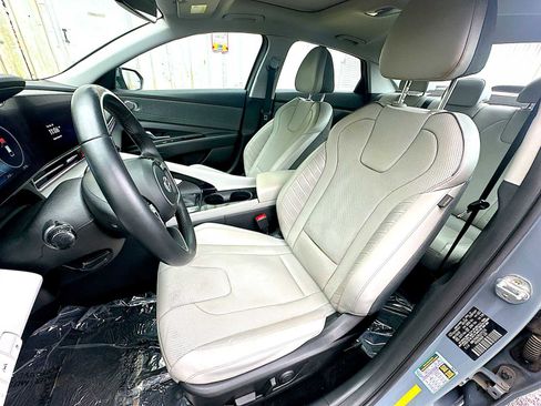 Used 2023 Hyundai Elantra Limited image 13