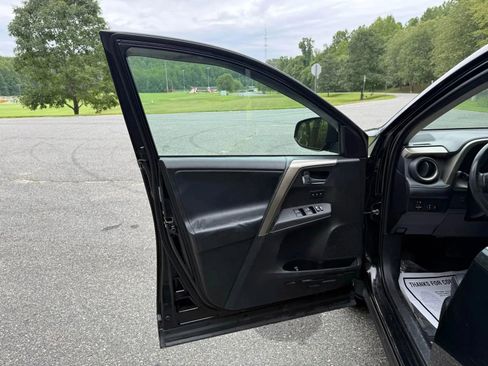 Used 2015 Toyota RAV4 Limited image 20