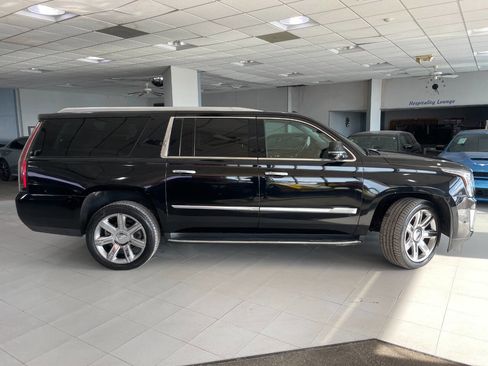 Used 2018 Cadillac Escalade ESV Luxury image 10