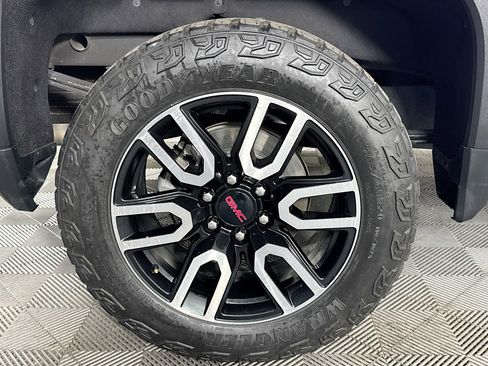 Used 2023 GMC Sierra 1500 AT4 w/ Technology Package AWD/4WD image 32