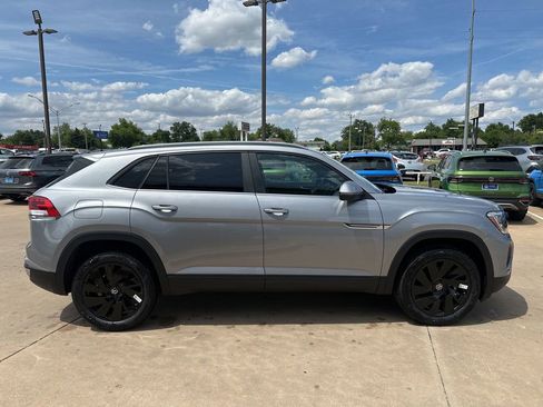 New 2026 Volkswagen Atlas Cross Sport SE AWD/4WD image 4